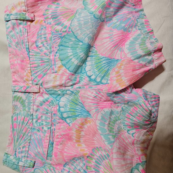 Lilly pulitzer shorts 🌴 - Picture 4 of 5